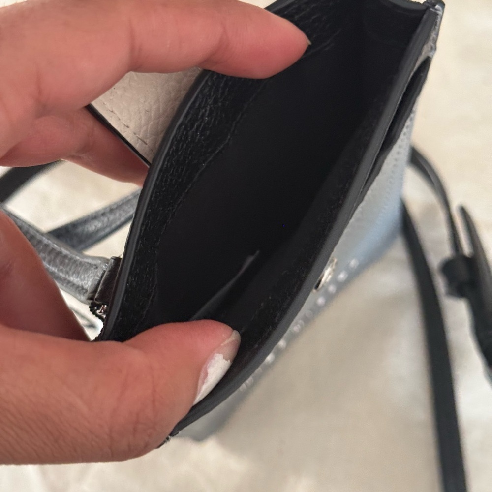 New Marc Jacobs Groove Pebble Leather Phone Crossbody Bag Prune Black/light Blue - Picture 5 of 8